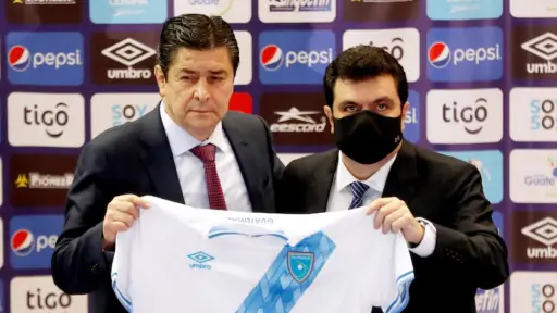 Luis Fernando Tena seguirá al frente de Selección Nacional de Guatemala 