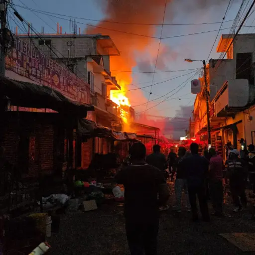 Un incendio en una venta de pirotecnia en Jalapa. ,Bomberos Voluntarios