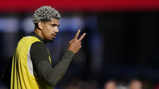 El uruguayo Ronald Araujo viaja a Tierra Santa para recuperarse emocionalmente