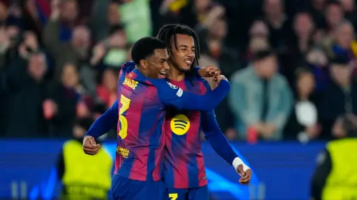 Jules Koundé marcó doblete ante Frankfurt 