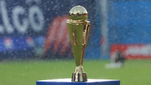 Copa que ganó Antigua G. F. C. durante el Apertura 2025