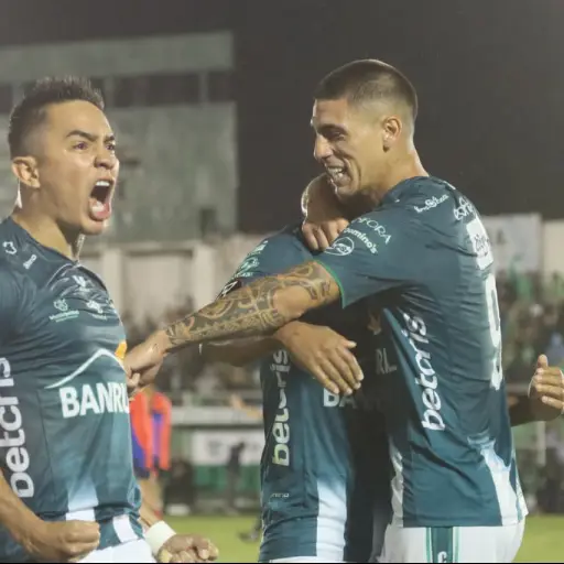 Celebración de Antigua en la final de ida del Apertura 2025 - Alex Meoño