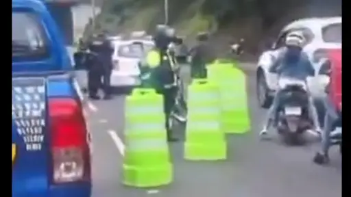 Autoridades cerraron dos carriles temporalmente en la pista que va hacia el Obelisco. ,Captura de pantalla. 
