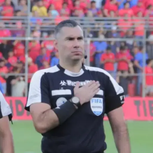 Mario Escobar será el árbitro de la final entre Municipal y Antigua 