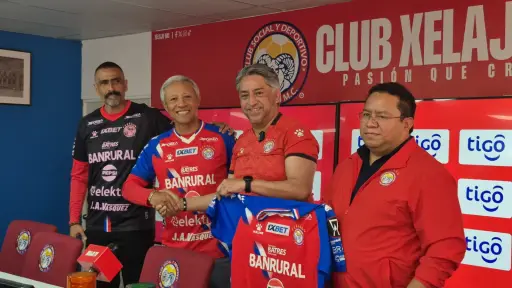 Roberto Hernández compareció a la conferencia de prensa de presentación como nuevo técnico altense 