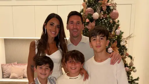 Foto familiar de la familia Messi en el Año Nuevo - instagram @leomessi