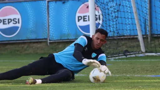 Kenderson Navarro será el titular ante Canadá 