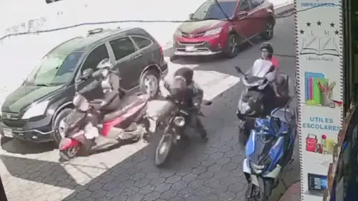 Video muestra múltiple accidente de motoristas en Coatepeque. ,Captura de pantalla video de Facebook.