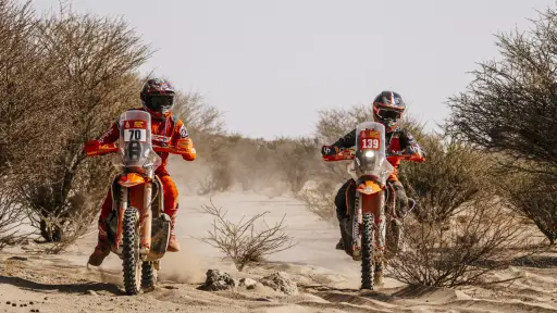 Francisco Arredondo (70) en plena competencia del Rally Dakar 2026 ,César Pérez