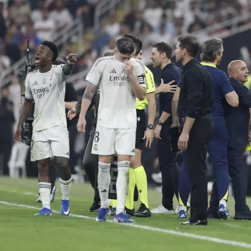 Cruce de palabras entre Simeone y Vinícius en la Supercopa de España - EFE