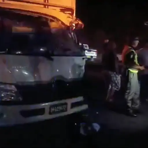 Seis vehículos colisionaron en el kilómetro 48 de la autopista Palín-Escuintla. ,Provial