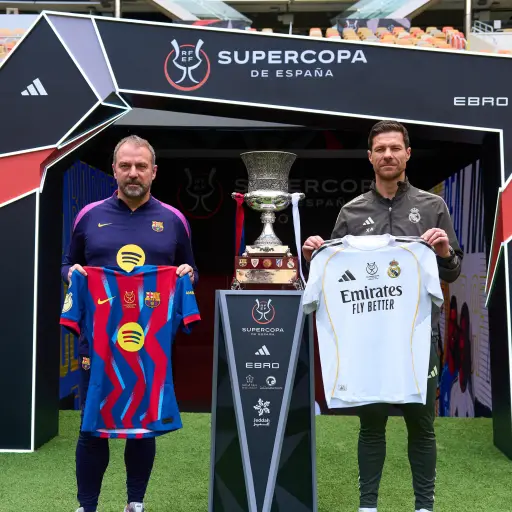 Hansi Flick y Xabi Alonso previo a la final de la Supercopa de España - RFEF