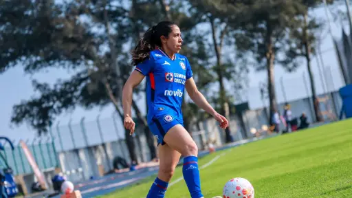 Ana Lucía Martínez en un partido del Cruz Azul Femenino - Cruz Azul
