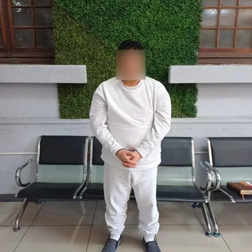 Fotografía difundida por el Ministerio de Gobernación de Guatemala en su cuenta en X @mingobguate del guatemalteco Hamilton Josué Paz Fuentes, alias La Osa , EFE/ @mingobguate