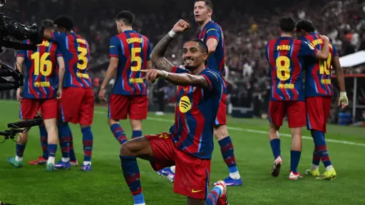 Raphinha marcó doblete de goles en la final de la Supercopa de España 