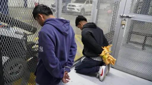 Los adultos detenidos fueron llevados a la Torre de Tribunales. ,PNC de Guatemala.