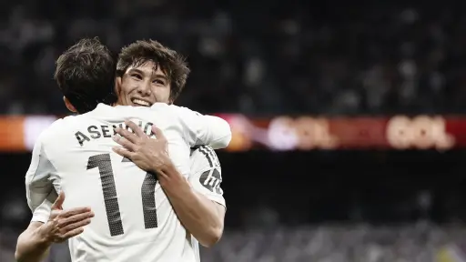 Los canteranos Gonzalo García y Raúl Asencio celebran sus goles ante el Real Betis - EFE