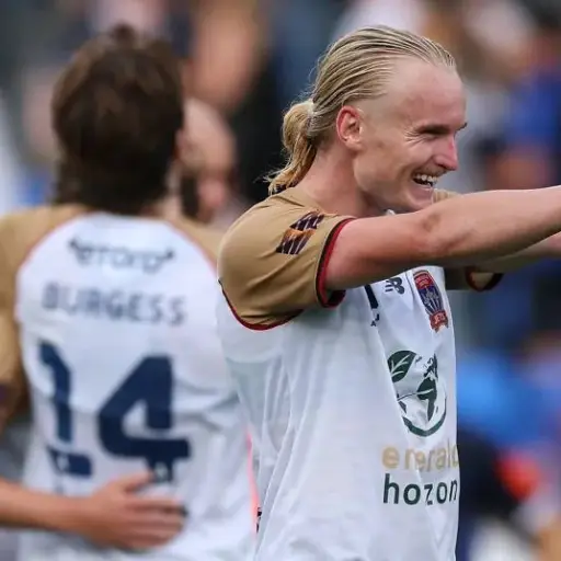 Lachlan Rose anotó el primer gol oficial de 2026 en la victoria de Newcastle Jets por 3-1 como visitante ante Auckland FC - Newcastle Jets