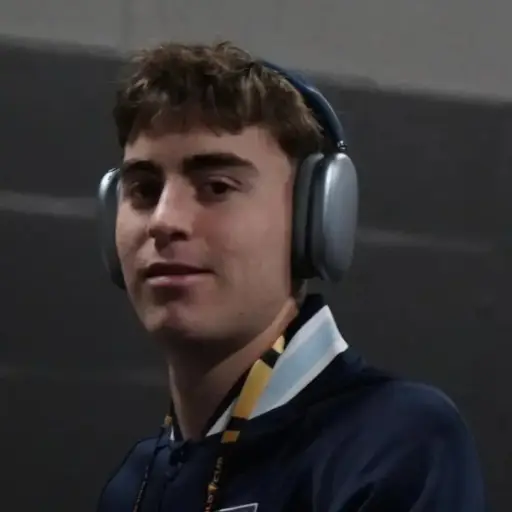 Matt Evans logra un ascenso en su carrera como profesional 