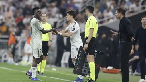 Diego Simeone vs. Vinícius en semifinal de Supercopa de España