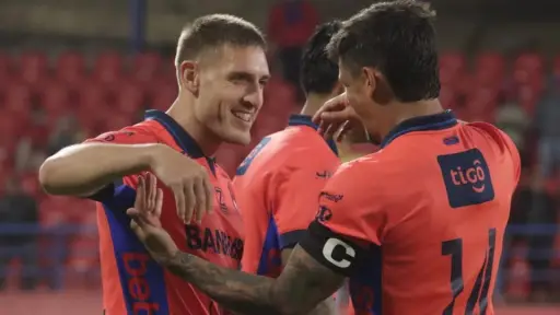 Cristian Hernández celebrando el 2-1 a favor de Municipal 