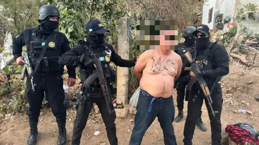 El presunto pandillero fue encontrado en posesión de varios ilícitos. ,PNC de Guatemala.