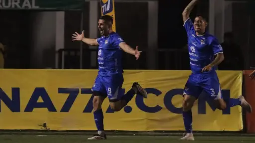 Uri Amaral de Cobán Imperial celebra doblete ante Comunicaciones 