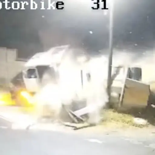 Video muestra camión fuera de control. ,Captura de pantalla video de X.