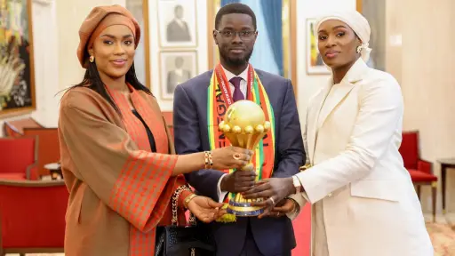 Marie Khone Faye y Absa Faye, esposas del presidente de Senegal, Bassirou Diomaye Faye 
