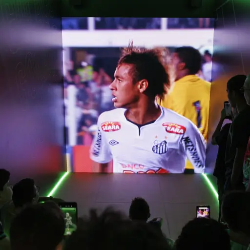 Neymar hace una exposición sobre su carrera 