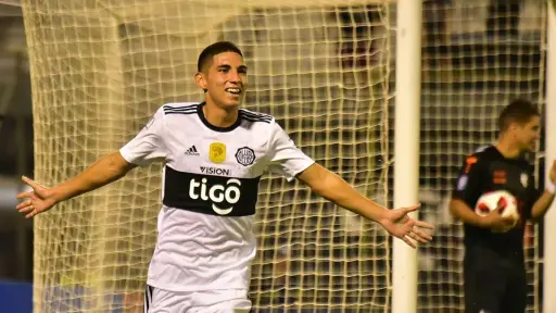 Erik López es nuevo delantero de Municipal 