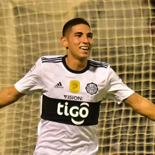 Erik López es nuevo delantero de Municipal 