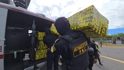 La droga decomisada en contenedores en Puerto Quetzal, Esciuntla, fue trasladada a la Ciudad de Guatemala. ,PNC