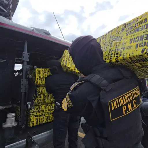 La droga decomisada en contenedores en Puerto Quetzal, Esciuntla, fue trasladada a la Ciudad de Guatemala. ,PNC