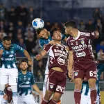 Partido entre Antigua GFC y Comunicaciones en el Estadio Pensativo - @futbolerosgt