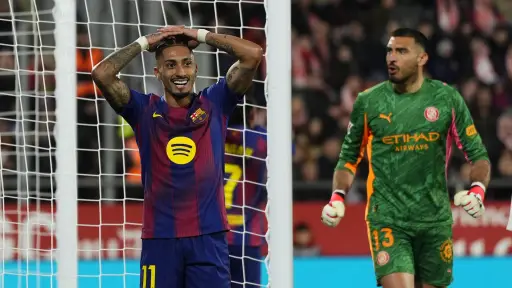 Raphinha se lamenta en el partido entre Girona y FC Barcelona - EFE
