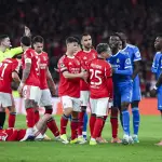 Discusión entre jugadores del Benfica y Real Madrid en el Estadio Da Luz - EFE