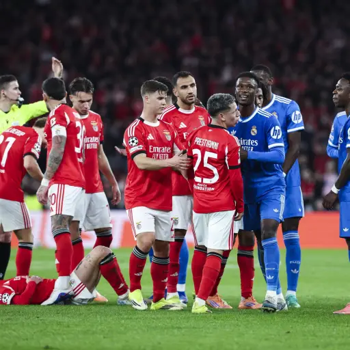 Discusión entre jugadores del Benfica y Real Madrid en el Estadio Da Luz - EFE