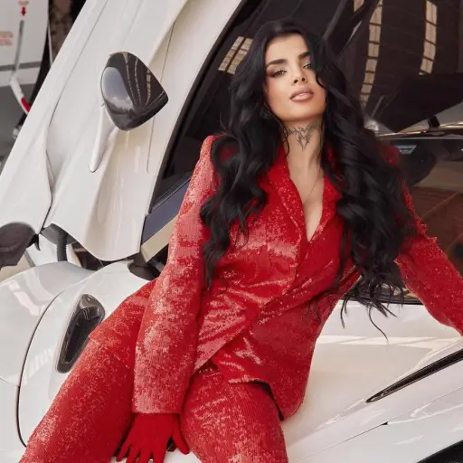 Karely Ruiz ,Redes sociales