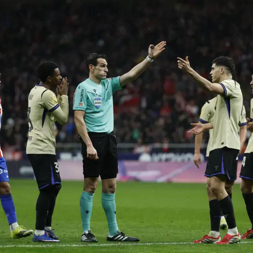 El FC Barcelona eleva una queja a la Federación por el arbitraje - EFE