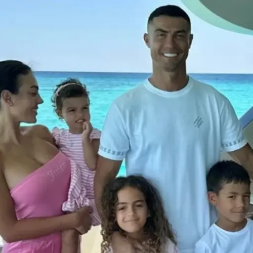 Cristiano Ronaldo junto a su familia 