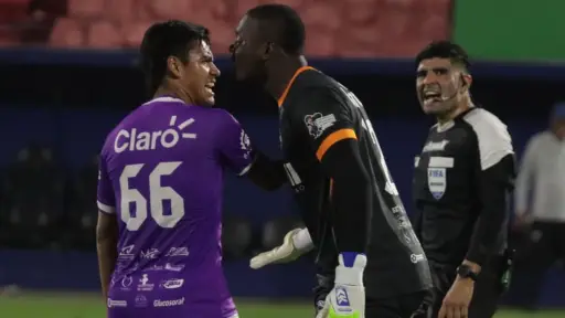 Ederson Cabezas y su discusión con Carlos Santos 