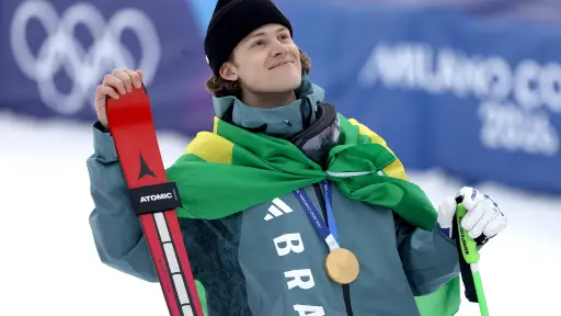 Lucas es hijo de Bjørn Braathen, su mentor en el esquí, y de Alessandra Pinheiro de Castro.