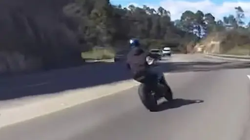 Así fue el aparatoso choque frontal. ,Captura de pantalla video de Youtube.