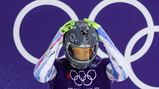 Vladyslav Heraskevych lució un casco con deportistas ucranianos asesinados por Rusia 