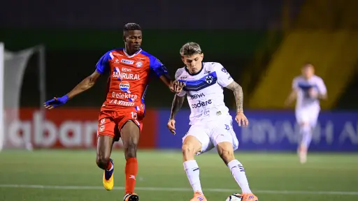 Partido entre Xelajú MC y Monterrey en el Estadio Cementos Progreso - Concacaf
