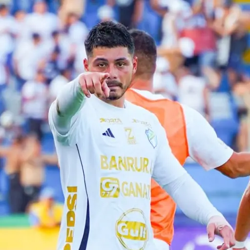 Darwim Lom envío un mensaje a Comunicaciones 