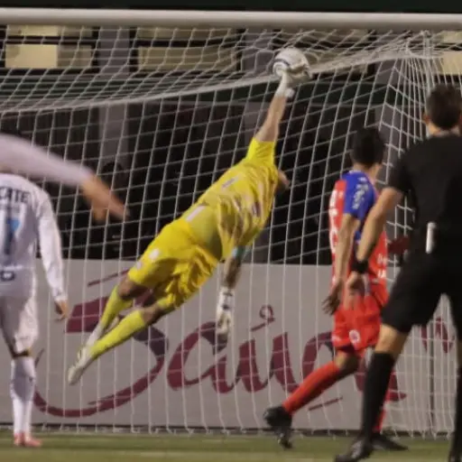 Golazo de Jesús Corona para el empate en el partido entre Xelajú y Monterrey 