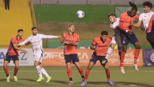 Clásico 336 entre Comunicaciones y Municipal - Alex Meoño