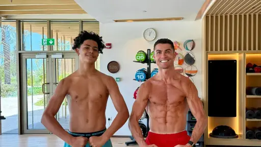 Cristiano Ronaldo junto a su hijo mayor en una sesión de entreno - instagram @cristiano